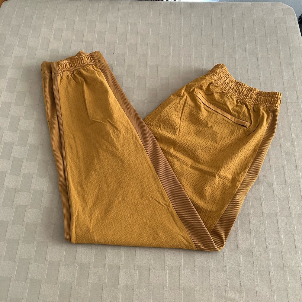 Athleta Textured Brooklyn Jogger Pant in Marigold - Picture 7 of 13